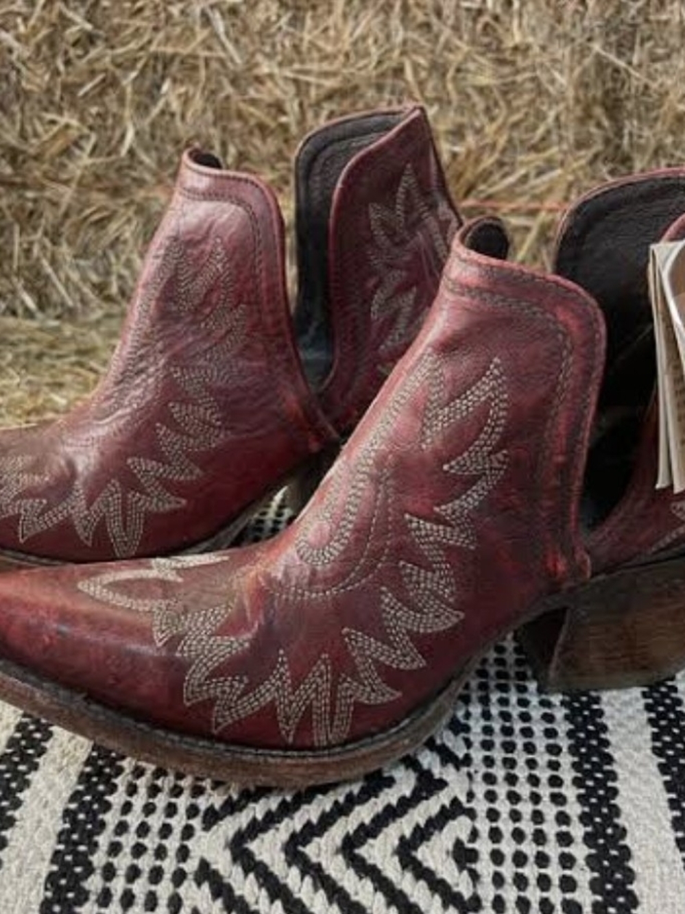 Ariat Burgundy Red Western Ankle Booties with Embroidered Detail. Size 7.5
